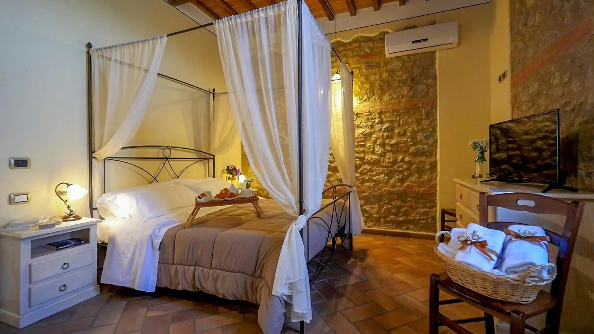 Casa Di Campagna In Toscana Guest House Sovicille Italy